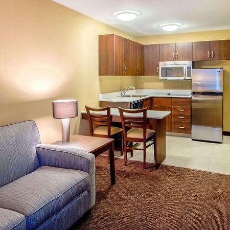 Microtel Inn & Suites By Wyndham Ред Диър Екстериор снимка
