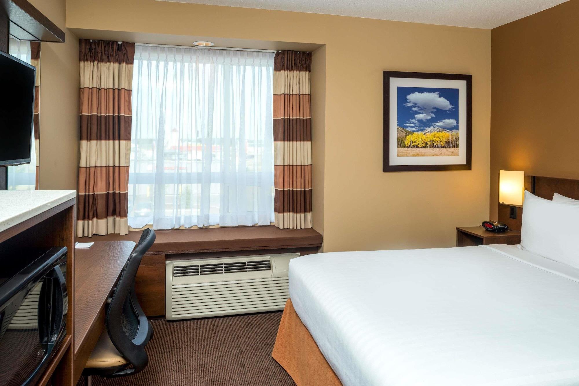 Microtel Inn & Suites By Wyndham Ред Диър Екстериор снимка