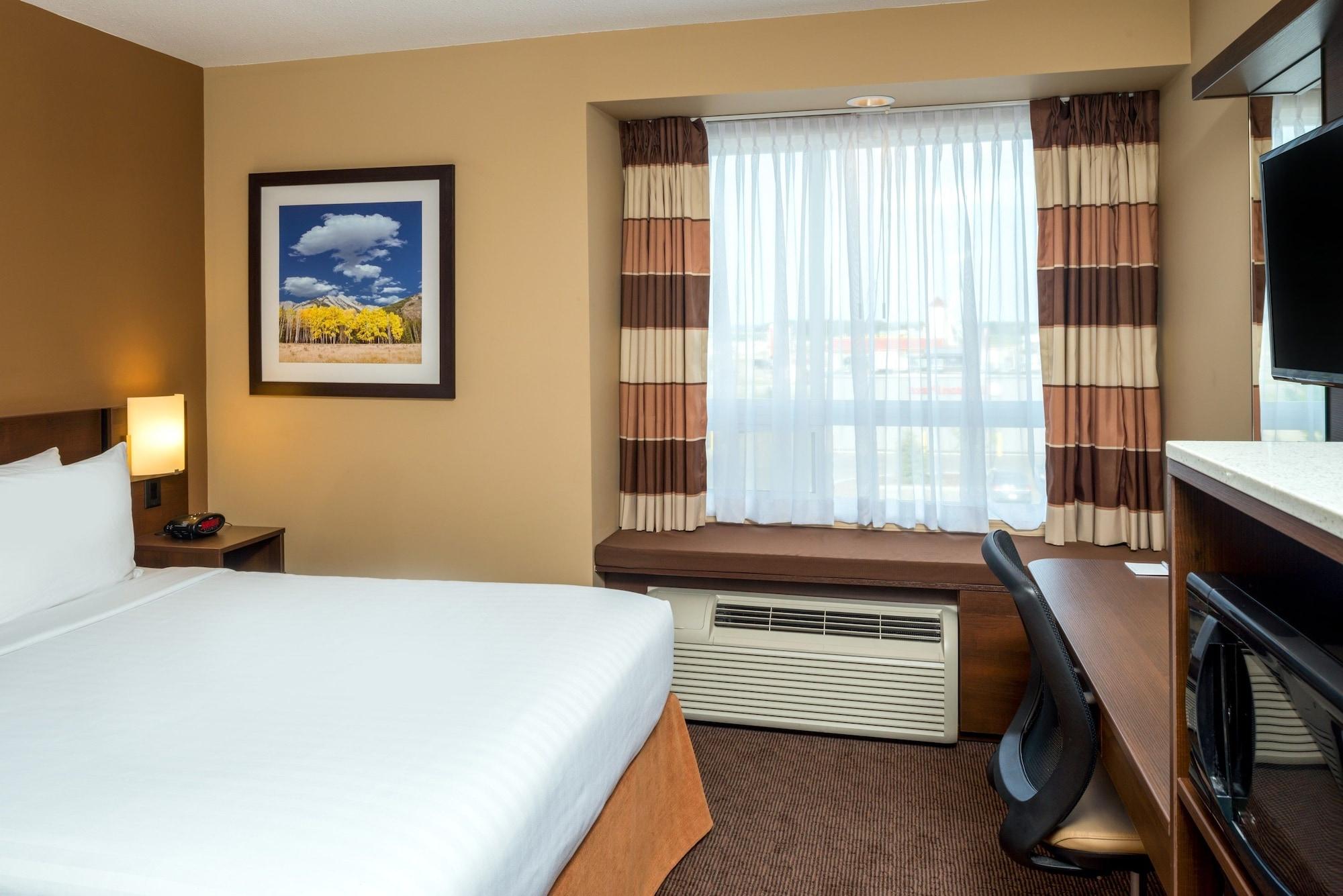 Microtel Inn & Suites By Wyndham Ред Диър Екстериор снимка