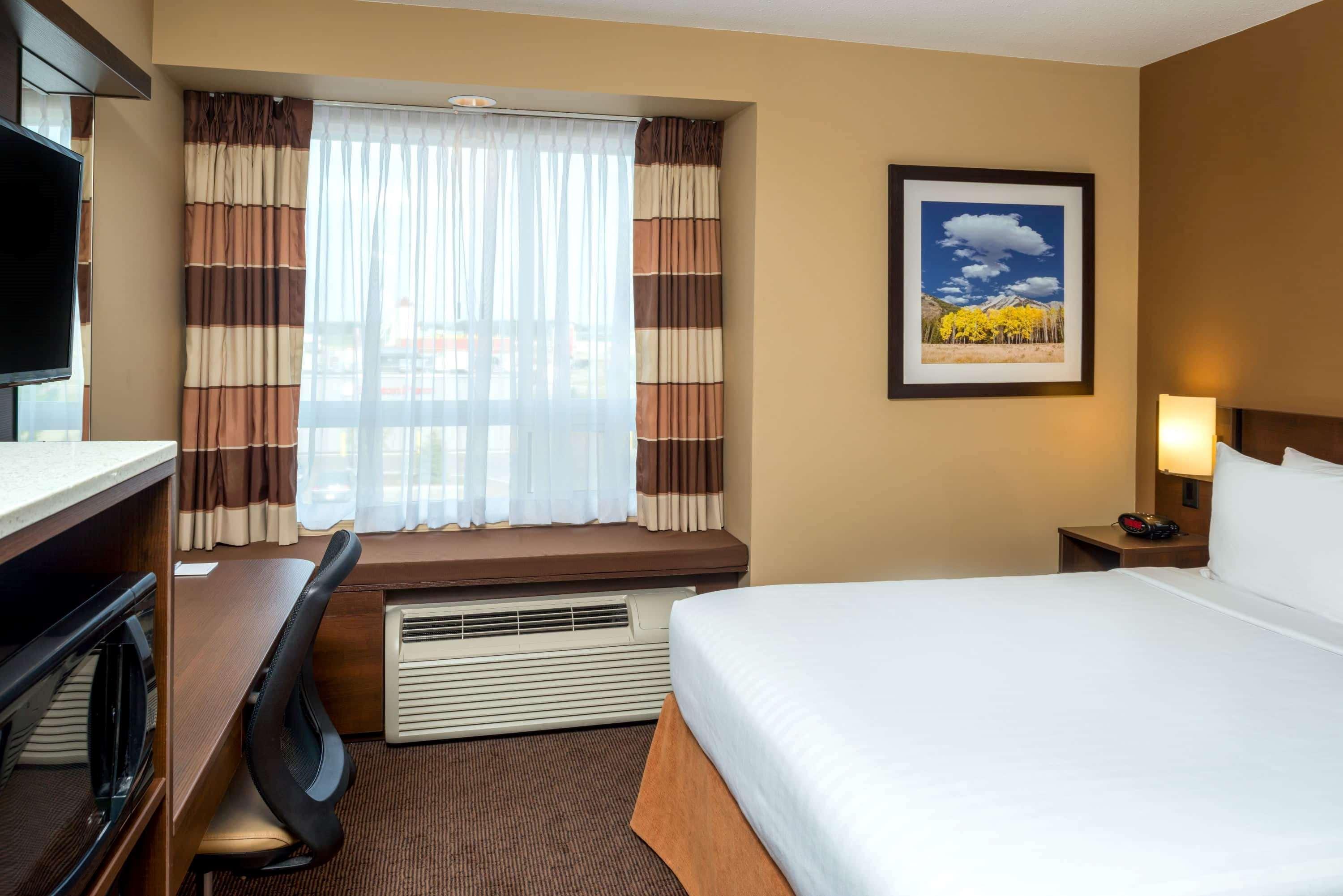 Microtel Inn & Suites By Wyndham Ред Диър Екстериор снимка