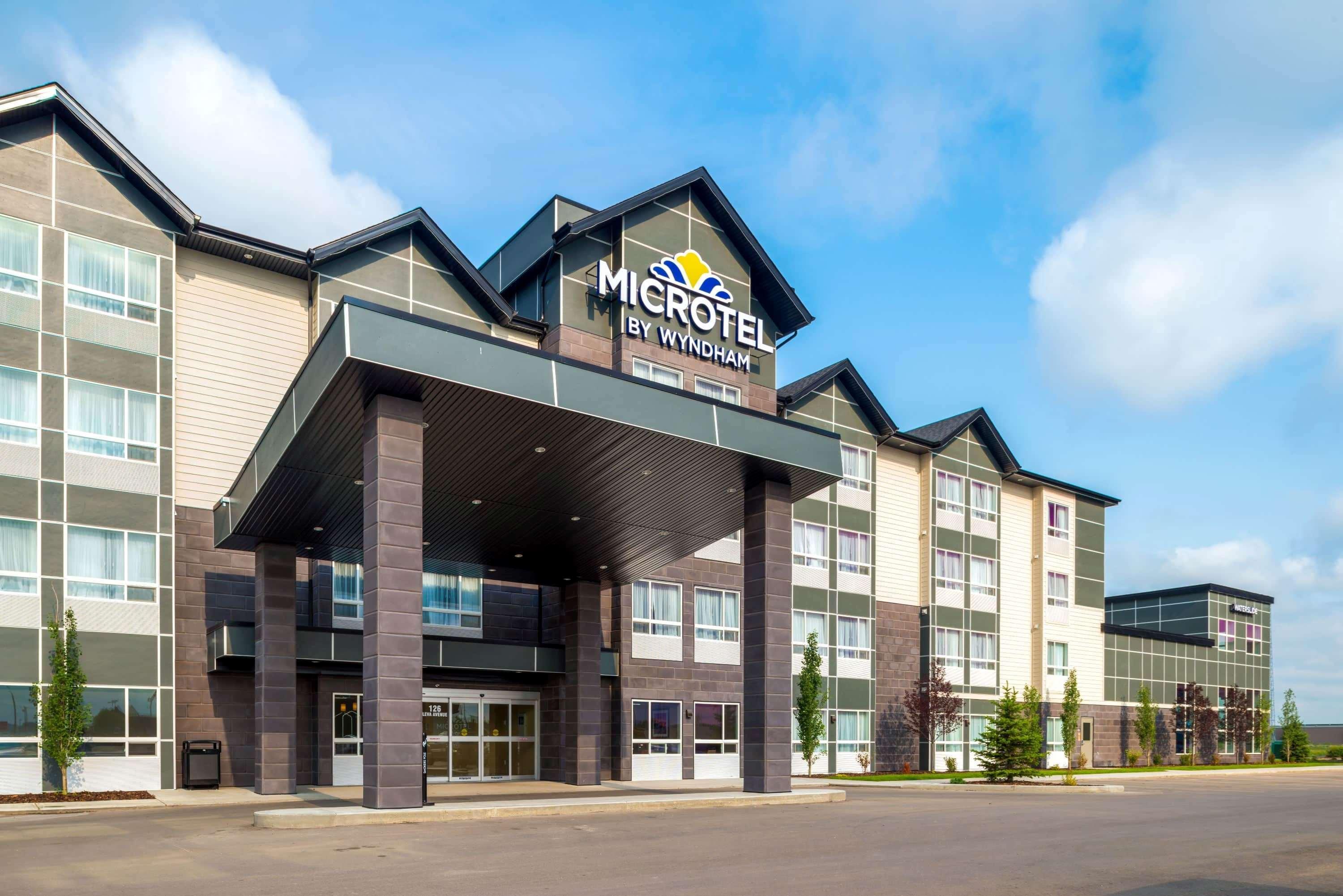 Microtel Inn & Suites By Wyndham Ред Диър Екстериор снимка