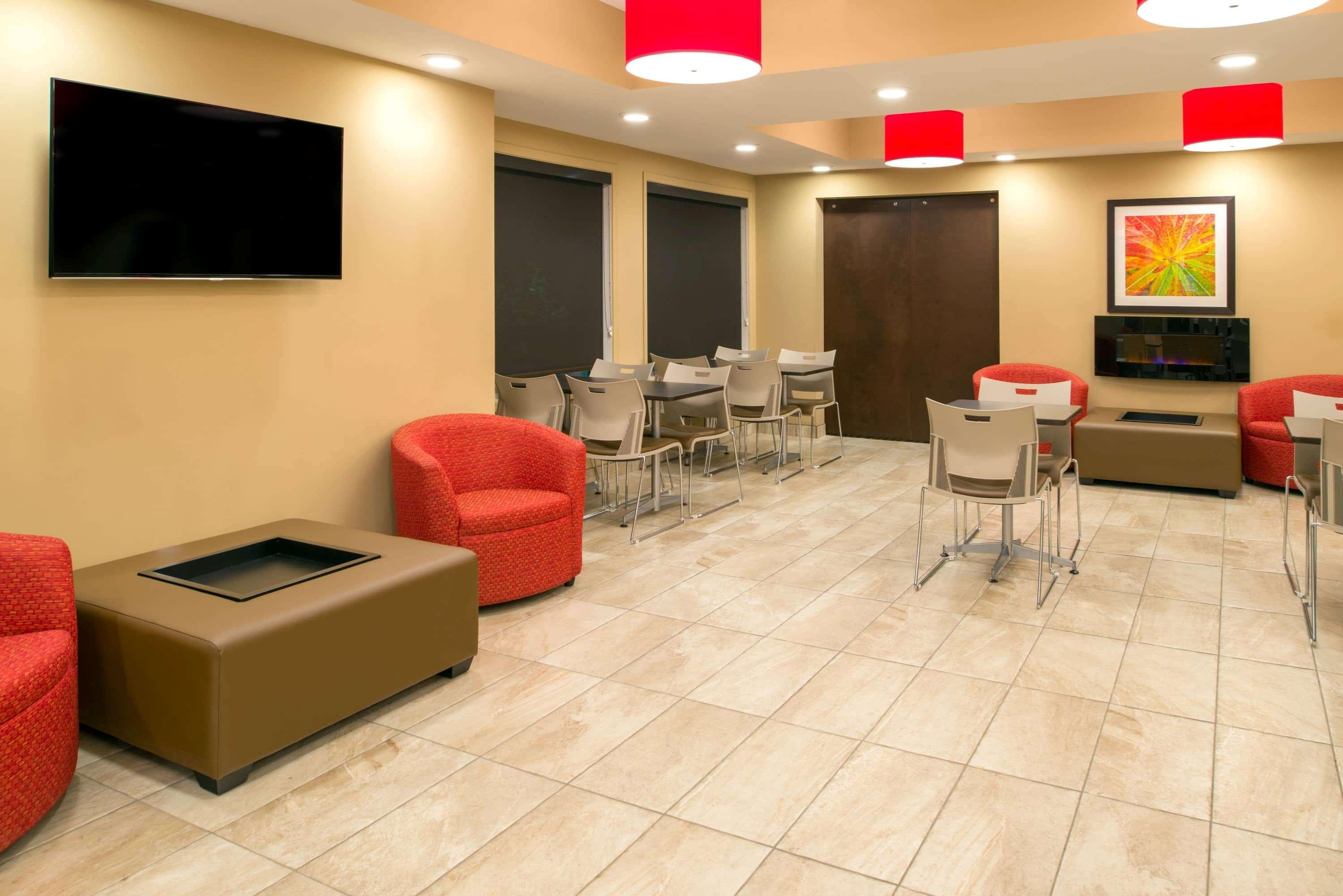 Microtel Inn & Suites By Wyndham Ред Диър Екстериор снимка