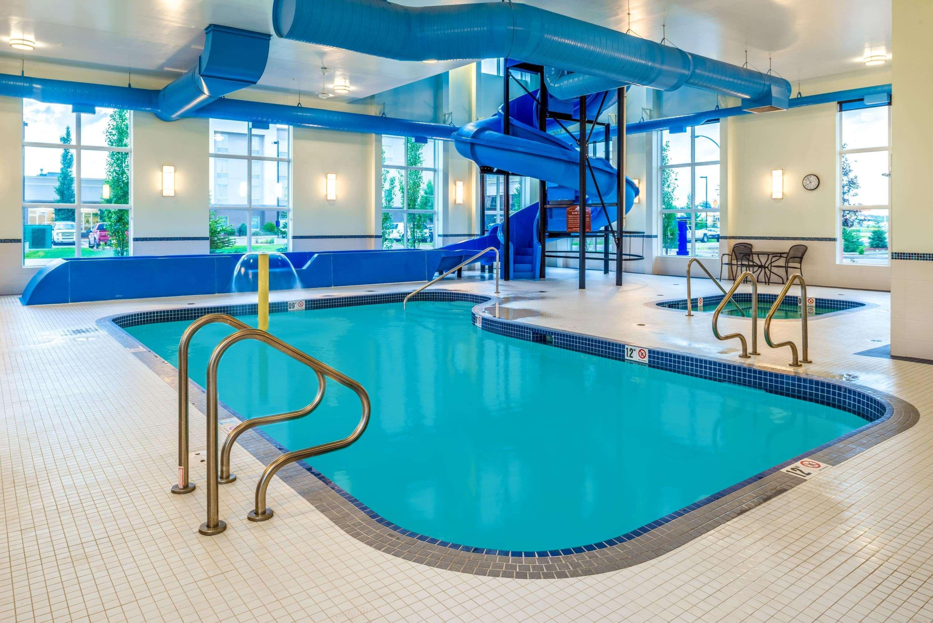 Microtel Inn & Suites By Wyndham Ред Диър Екстериор снимка