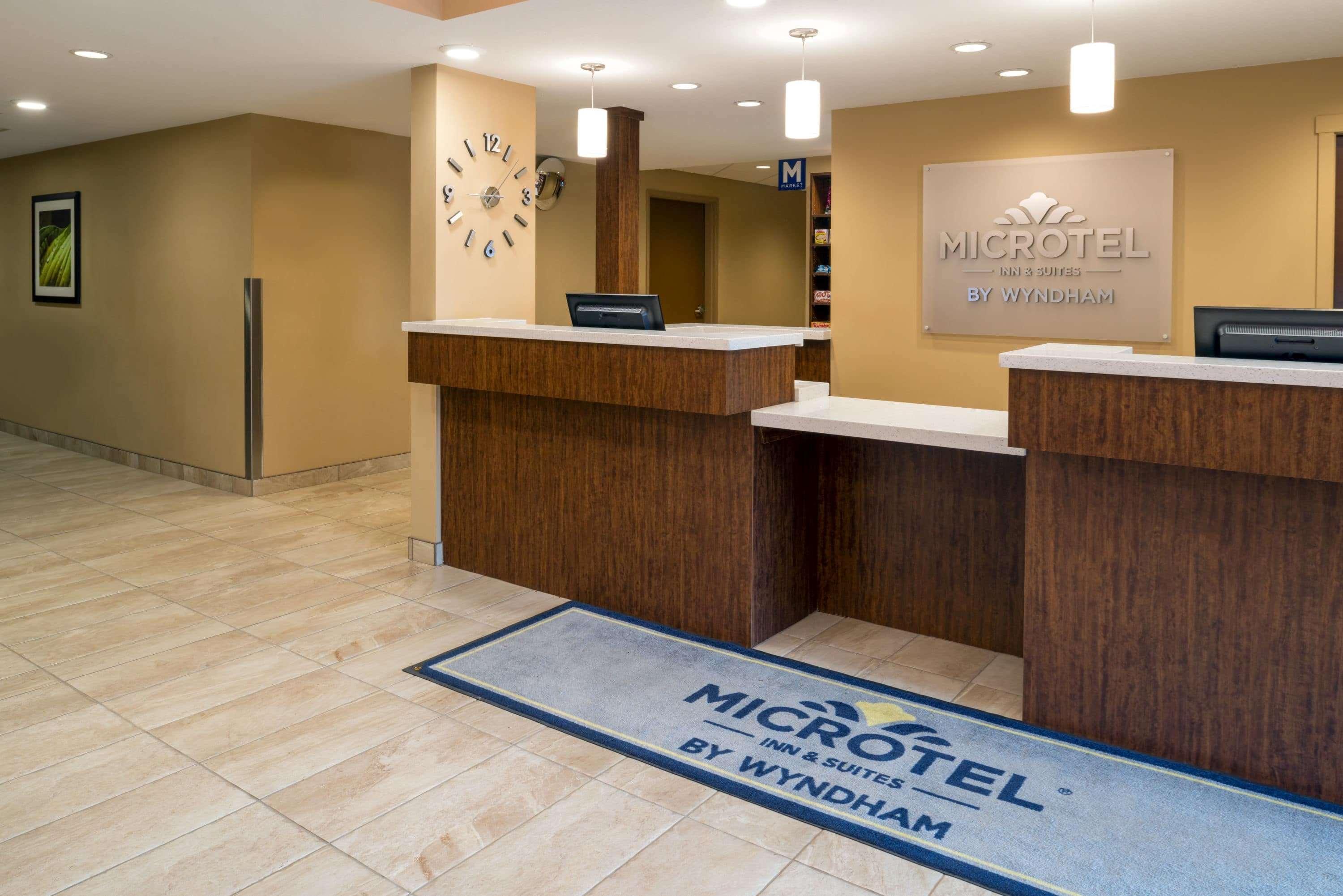 Microtel Inn & Suites By Wyndham Ред Диър Екстериор снимка