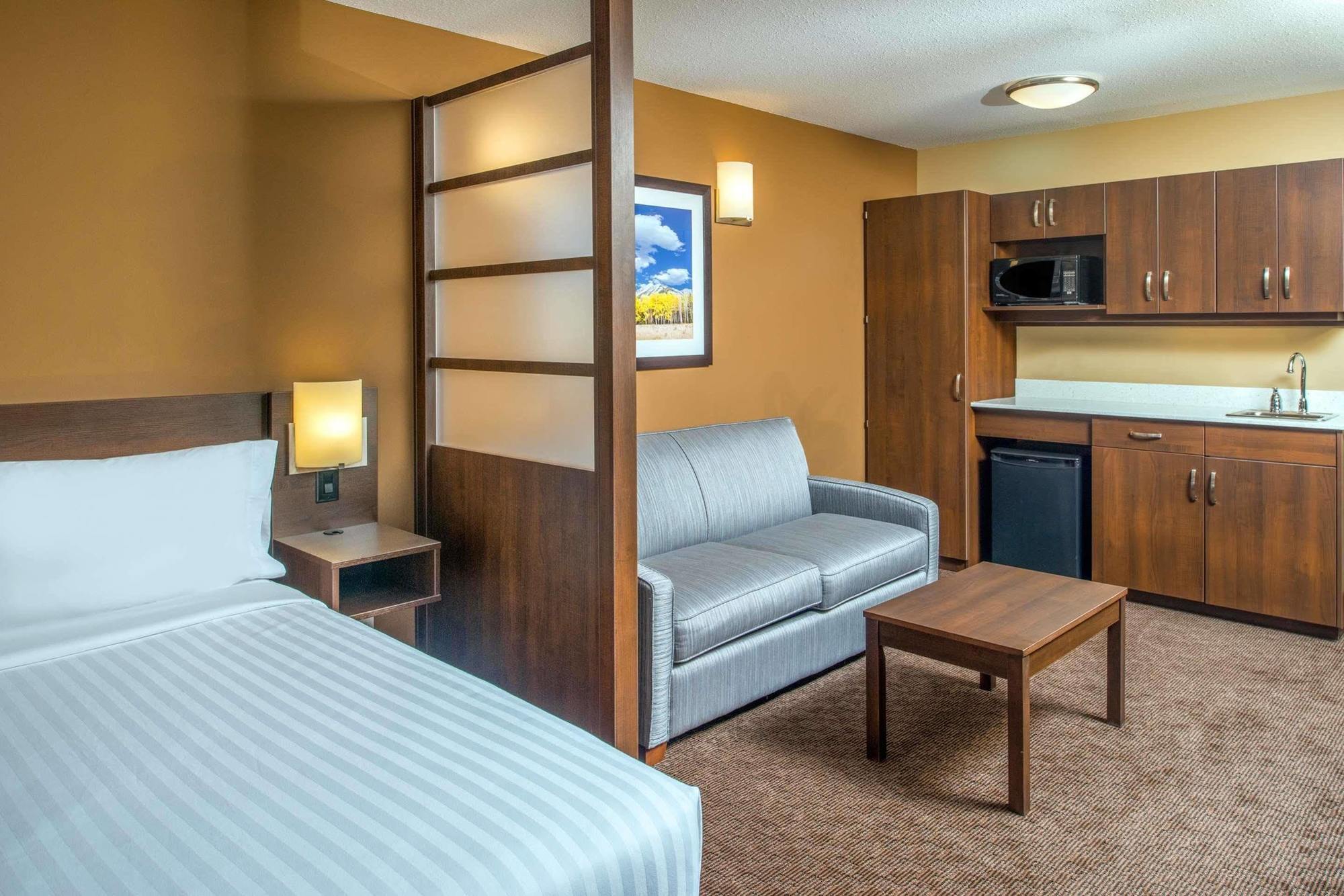 Microtel Inn & Suites By Wyndham Ред Диър Екстериор снимка