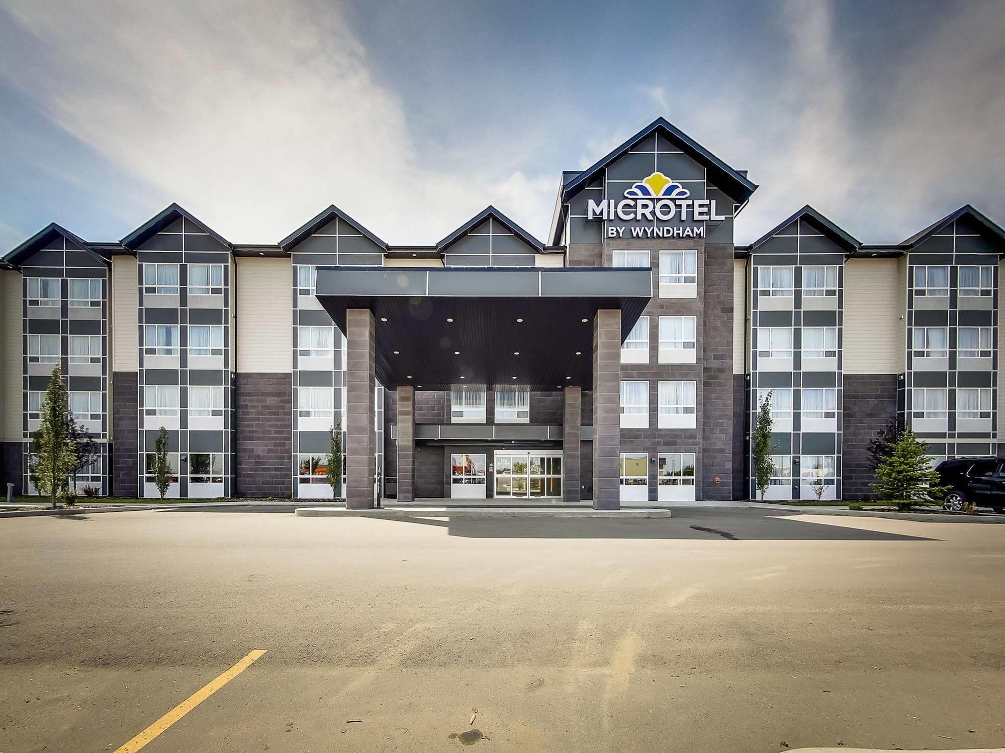 Microtel Inn & Suites By Wyndham Ред Диър Екстериор снимка